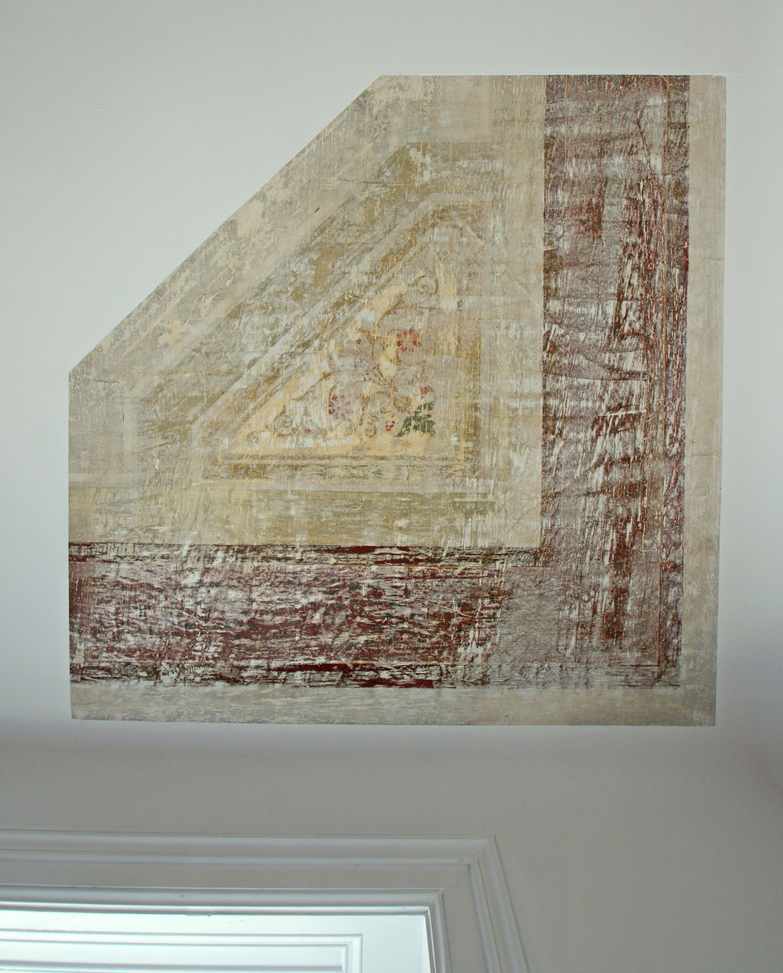 Umbau und Neugestaltung Mietwohnung A, historische Deckenmalerei im Wohnzimmer